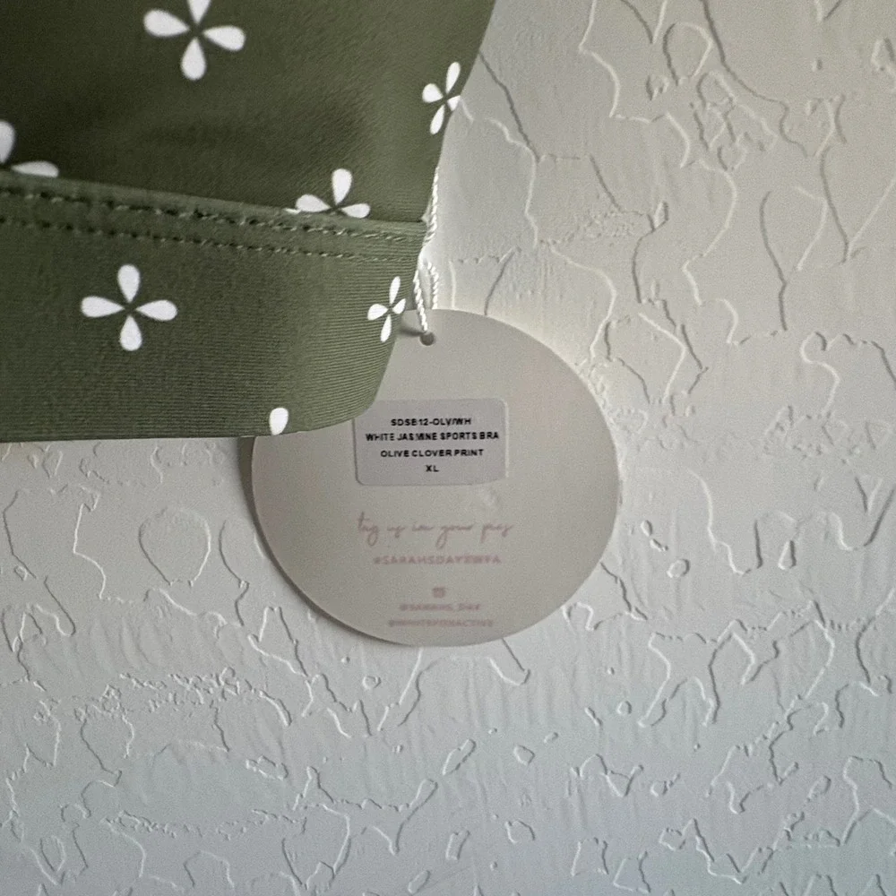 Sarahs Day x White‎ Fox Active White Jasmine Sports Bra Olive Clover Print XL